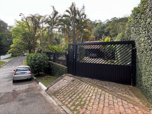 Casa com 893m² 4 quartos e 4 banheiros, à venda, no bairro Chácara São João em Carapicuíba
