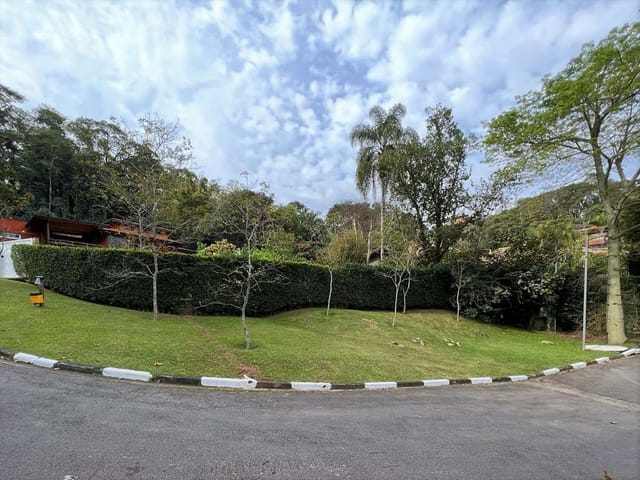 Casa com 893m² 4 quartos e 4 banheiros, à venda, no bairro Chácara São João em Carapicuíba
