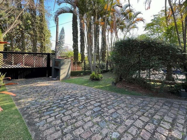 Casa com 893m² 4 quartos e 4 banheiros, à venda, no bairro Chácara São João em Carapicuíba