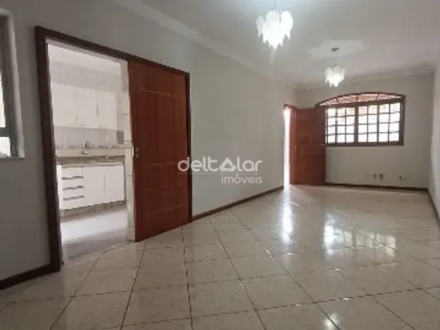 Casa com 180m² 3 quartos e 3 banheiros, à venda, no bairro Vila Cloris em Belo Horizonte