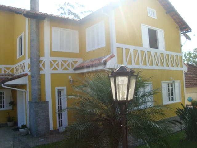 Casa com 1800m² 4 quartos e 2 banheiros, à venda, no bairro Castelanea em Petrópolis