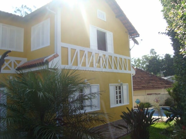 Casa com 1800m² 4 quartos e 2 banheiros, à venda, no bairro Castelanea em Petrópolis