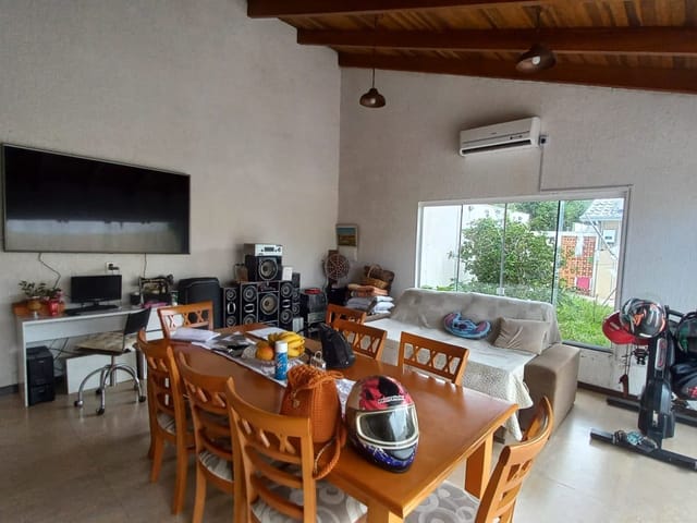 Casa com 885m² 3 quartos e 3 banheiros, à venda, no bairro Laranjal em Pelotas