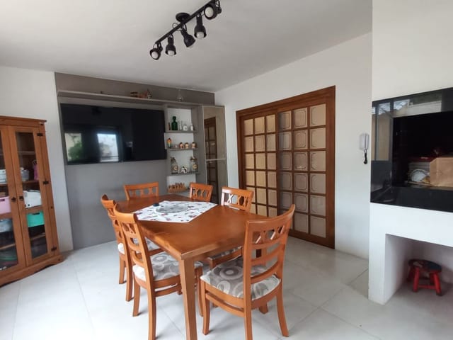 Casa com 885m² 3 quartos e 3 banheiros, à venda, no bairro Laranjal em Pelotas