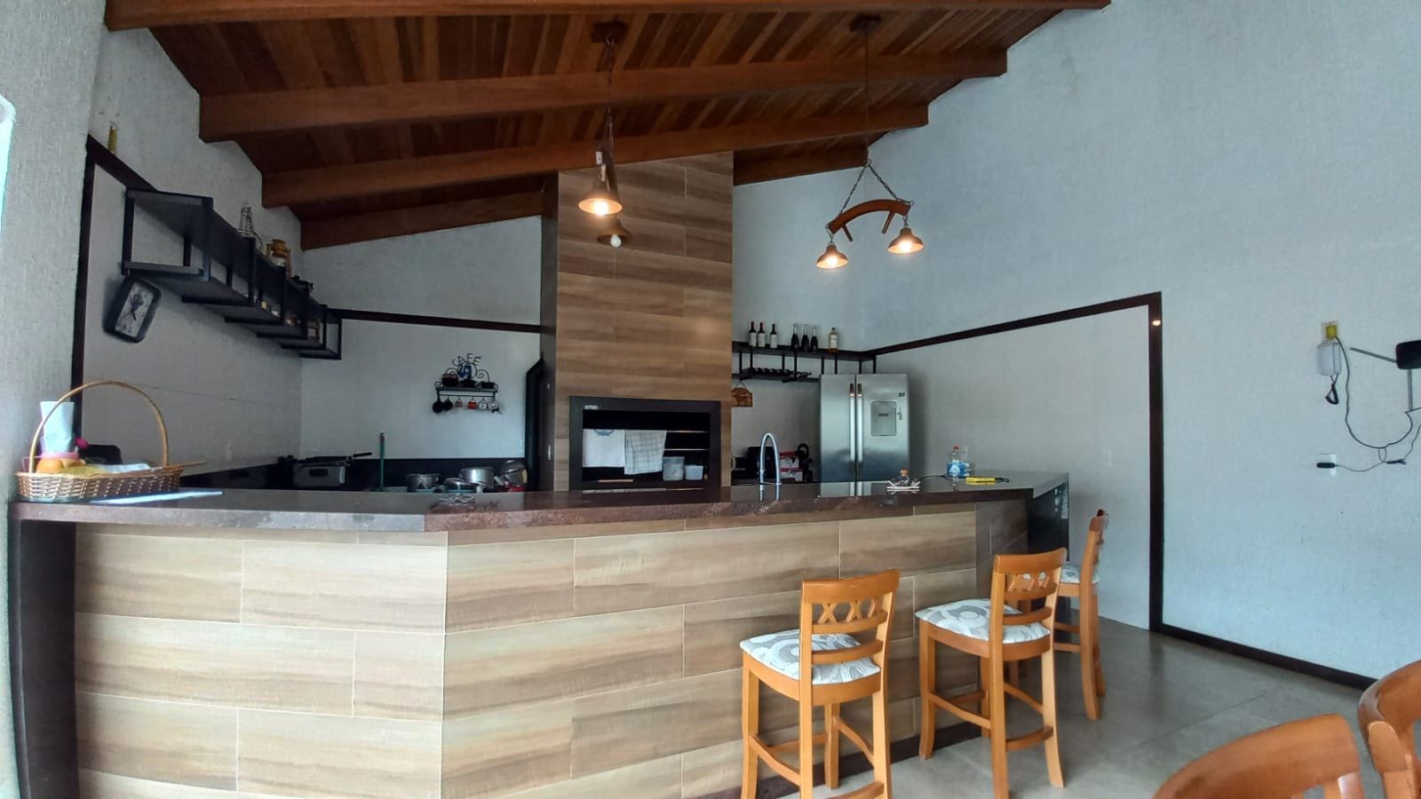 Casa à venda no Laranjal, Pelotas - 150 m² 3 quartos (sendo 1 suíte com closet), espaço gourmet com churrasqueira, piscina e amplo pátio. - 18