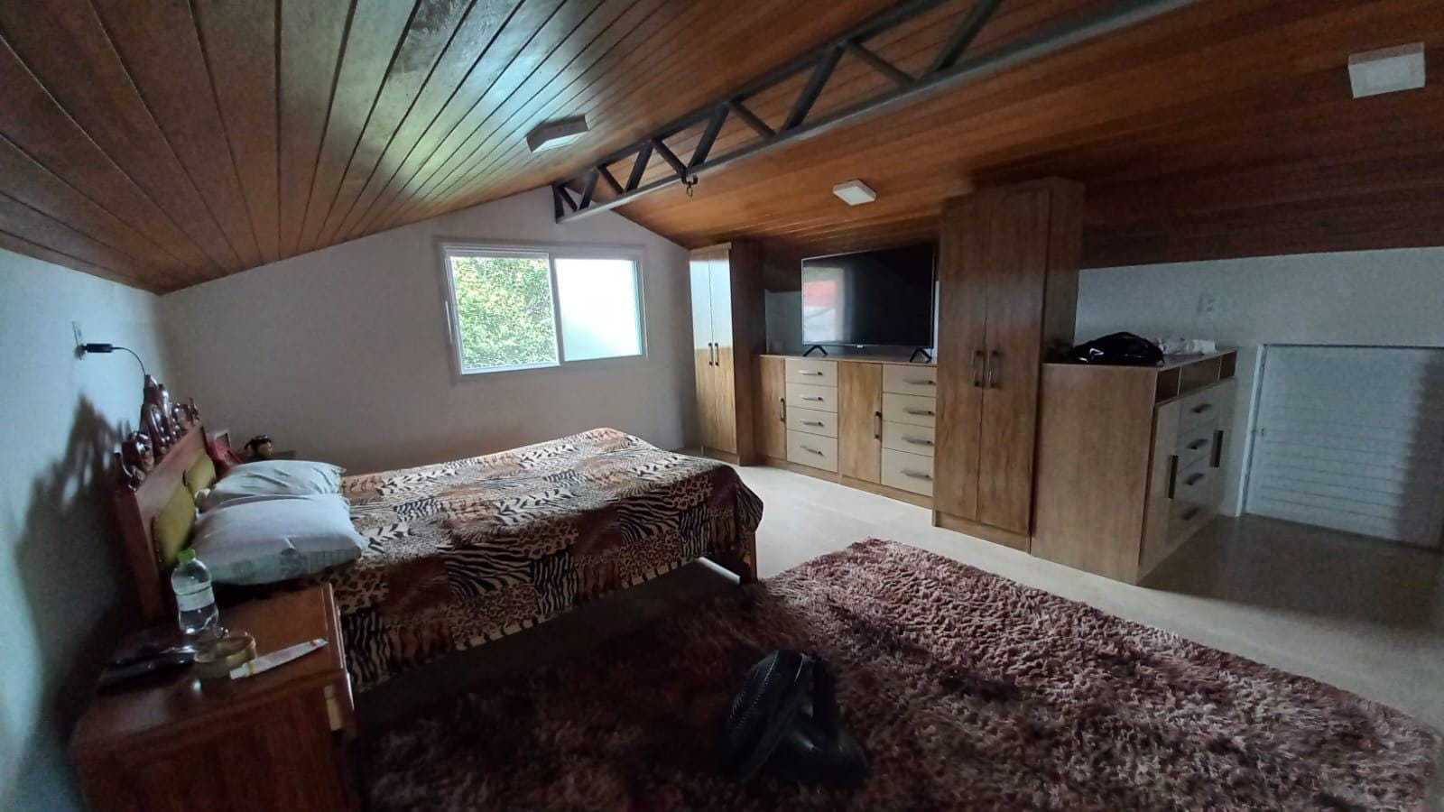 Casa à venda no Laranjal, Pelotas - 150 m² 3 quartos (sendo 1 suíte com closet), espaço gourmet com churrasqueira, piscina e amplo pátio. - 12