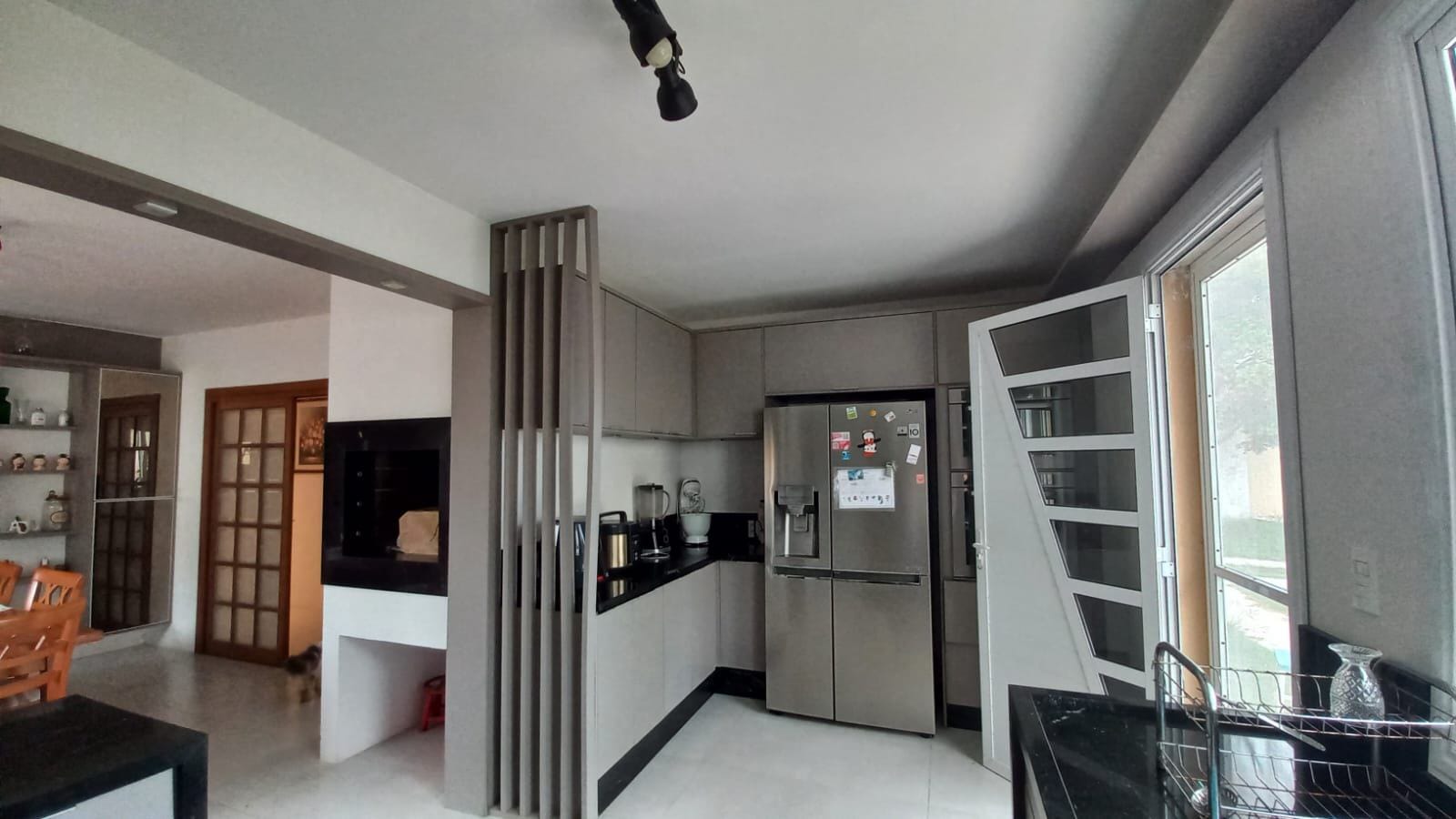 Casa à venda no Laranjal, Pelotas - 150 m² 3 quartos (sendo 1 suíte com closet), espaço gourmet com churrasqueira, piscina e amplo pátio. - 7