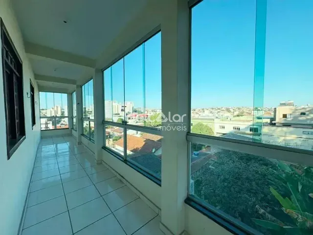 Casa com 102m² 3 quartos e 2 banheiros, para alugar, no bairro Planalto em Belo Horizonte