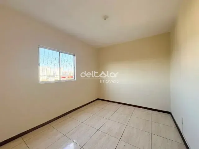 Casa com 102m² 3 quartos e 2 banheiros, para alugar, no bairro Planalto em Belo Horizonte