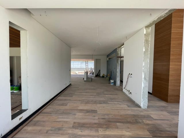 Casa com 450m² 3 quartos e 3 banheiros, à venda, no bairro Colinas do Paratehy em São José dos Campos