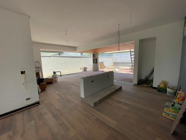 Casa com 450m² 3 quartos e 3 banheiros, à venda, no bairro Colinas do Paratehy em São José dos Campos