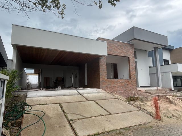 Casa com 450m² 3 quartos e 3 banheiros, à venda, no bairro Colinas do Paratehy em São José dos Campos