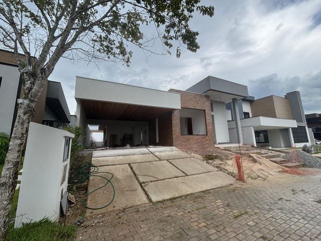 Casa com 450m² 3 quartos e 3 banheiros, à venda, no bairro Colinas do Paratehy em São José dos Campos