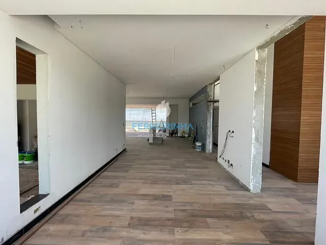 Casa com 450m² 3 quartos e 3 banheiros, à venda, no bairro Colinas do Paratehy em São José dos Campos