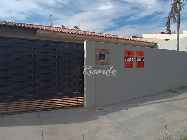 Casa 2 quartos e 3 banheiros, à venda ou para alugar, no bairro Conjunto Novo Centauro em Arapongas