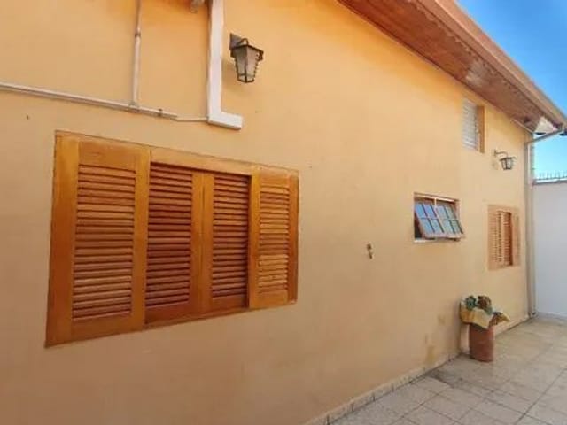 Casa com 260m² 3 quartos e 2 banheiros, à venda, no bairro Jardim Maria Cândida em Caçapava