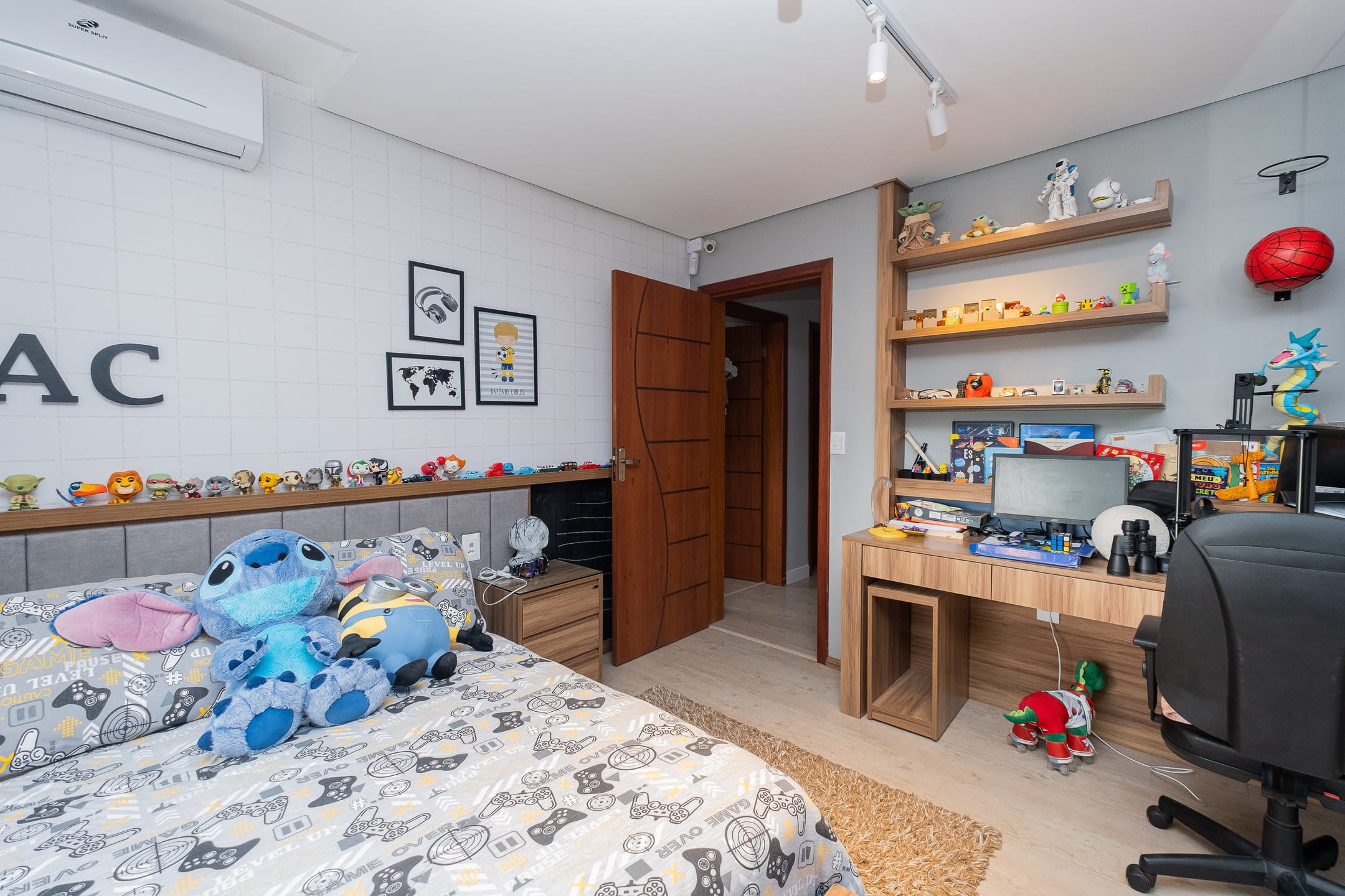 Casa à venda no Laranjal, Pelotas - 252 m², 4 quartos (sendo 1 suíte), móveis planejados e ampla área de lazer com churrasqueira e piscina, - 11