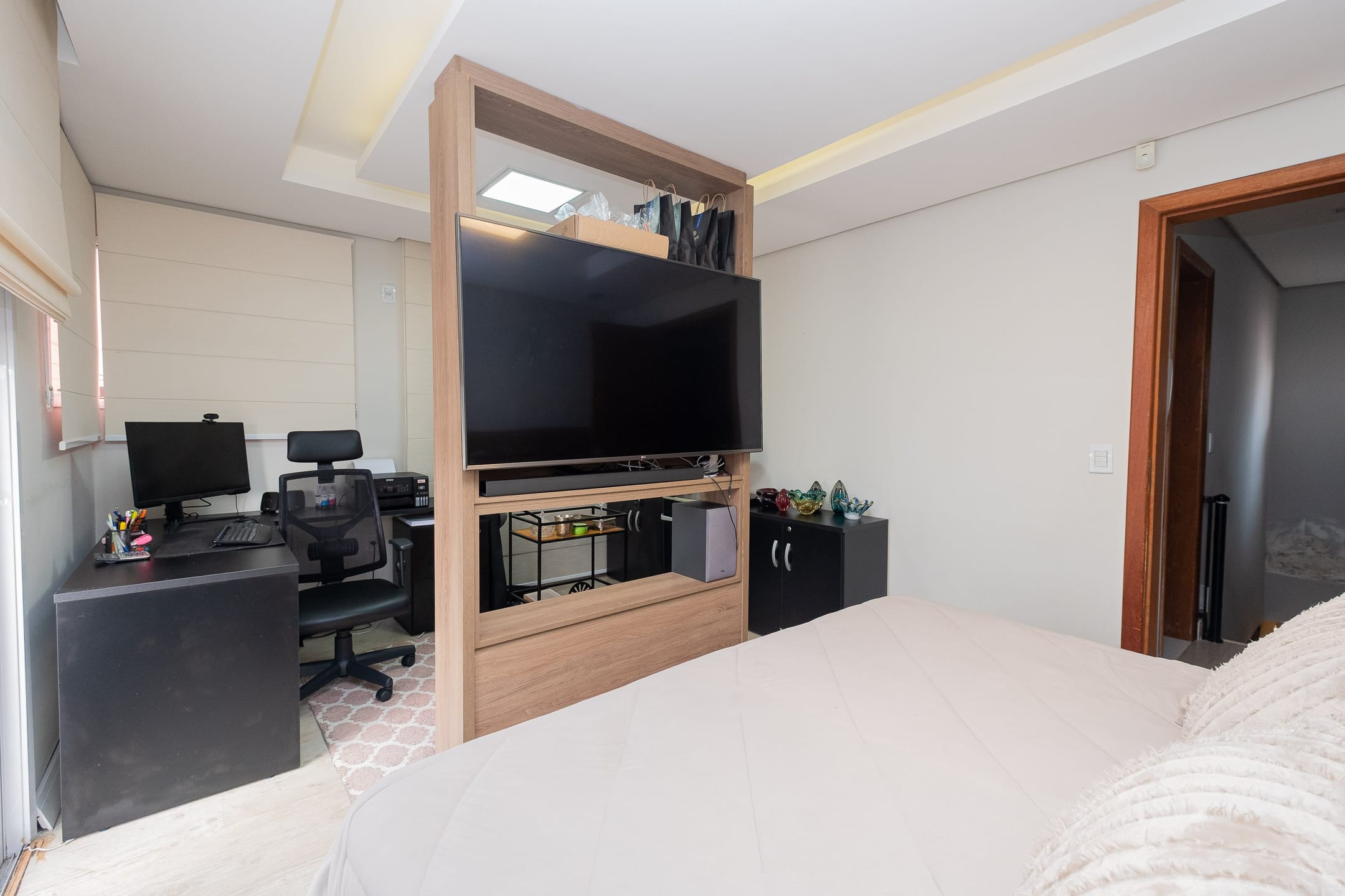 Casa à venda no Laranjal, Pelotas - 252 m², 4 quartos (sendo 1 suíte), móveis planejados e ampla área de lazer com churrasqueira e piscina, - 15