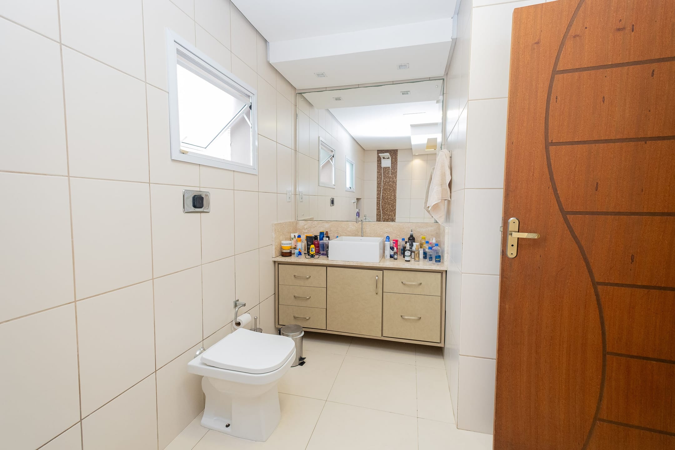 Casa à venda no Laranjal, Pelotas - 252 m², 4 quartos (sendo 1 suíte), móveis planejados e ampla área de lazer com churrasqueira e piscina, - 19