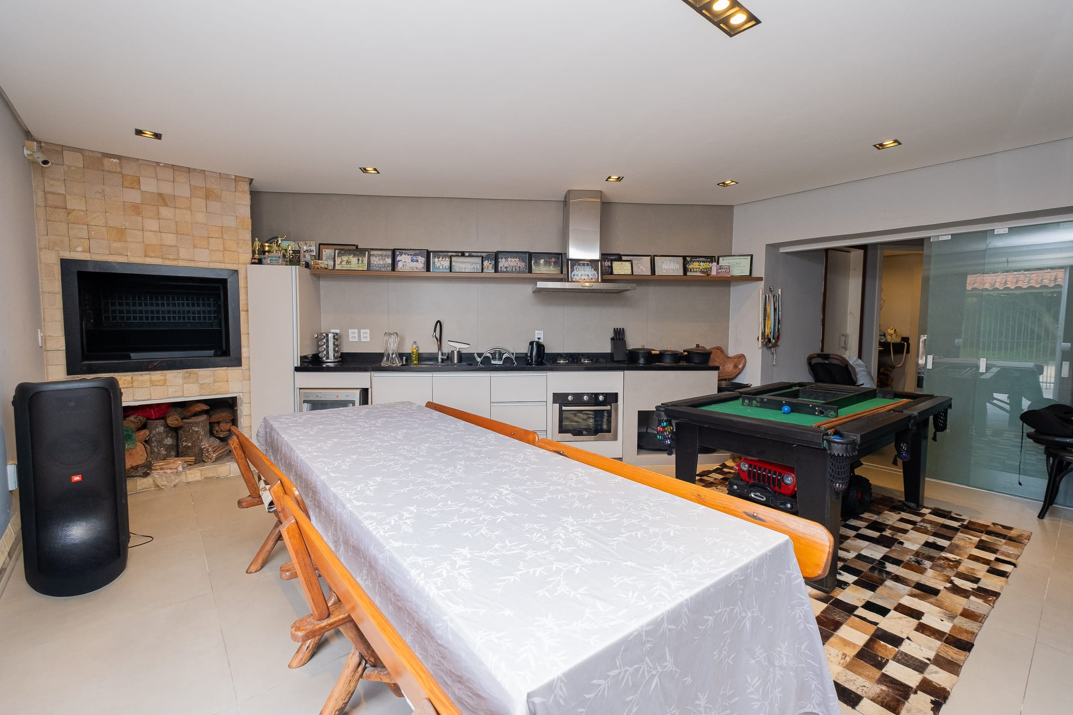 Casa à venda no Laranjal, Pelotas - 252 m², 4 quartos (sendo 1 suíte), móveis planejados e ampla área de lazer com churrasqueira e piscina, - 20