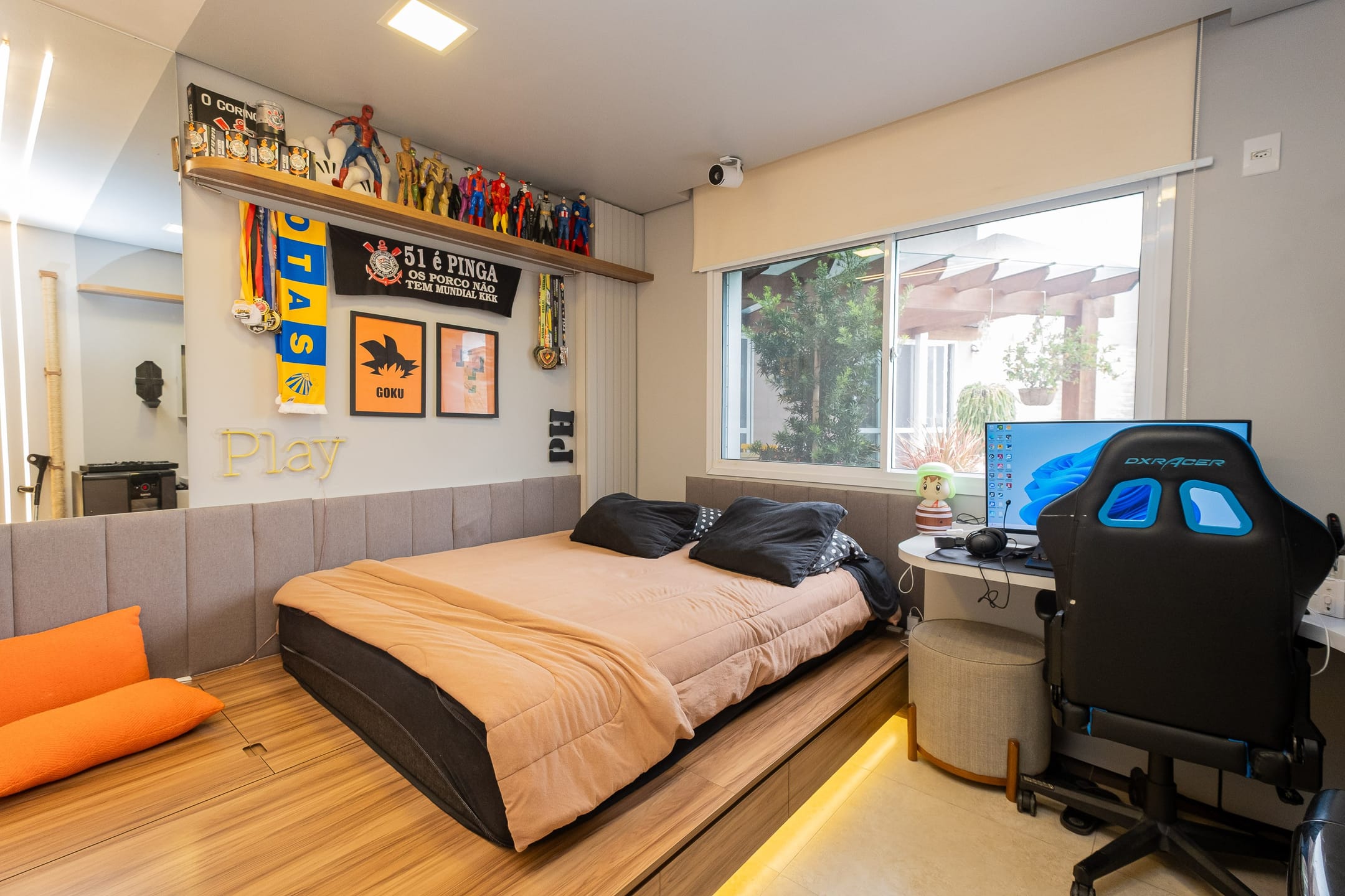 Casa à venda no Laranjal, Pelotas - 252 m², 4 quartos (sendo 1 suíte), móveis planejados e ampla área de lazer com churrasqueira e piscina, - 8
