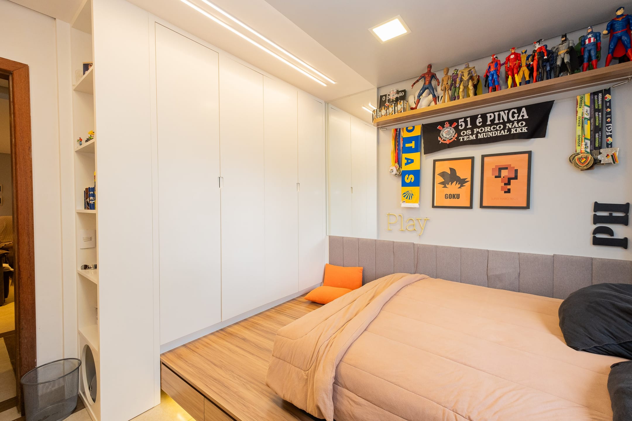 Casa à venda no Laranjal, Pelotas - 252 m², 4 quartos (sendo 1 suíte), móveis planejados e ampla área de lazer com churrasqueira e piscina, - 9