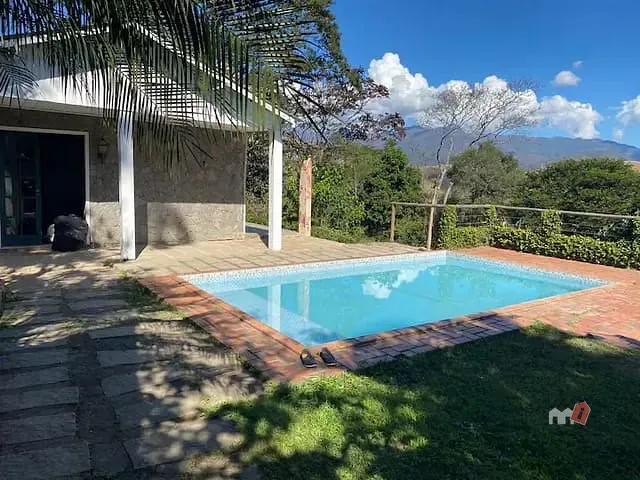 Casa com 1573m² 4 quartos e 1 banheiro, à venda, no bairro Itaipava em Petrópolis