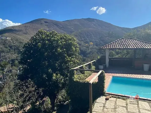 Casa com 1573m² 4 quartos e 1 banheiro, à venda, no bairro Itaipava em Petrópolis
