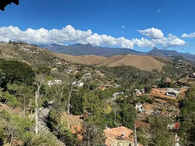 Casa com 1573m² 4 quartos e 1 banheiro, à venda, no bairro Itaipava em Petrópolis