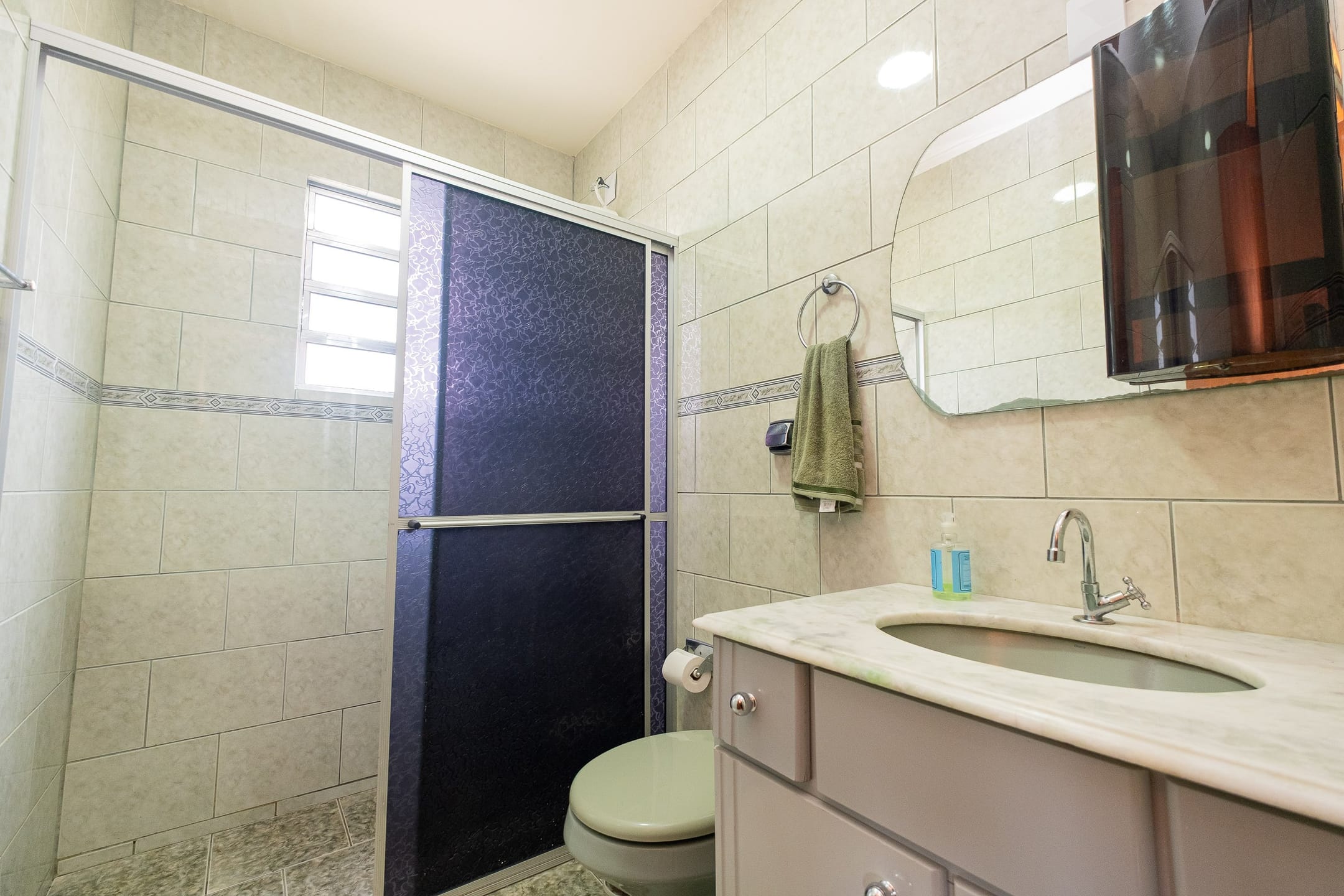 Casa à venda no Umuharama, Pelotas - 178 m², 3 quartos, lareira e amplo pátio com churrasqueira e garagem. - 15