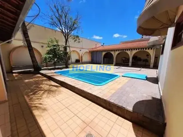 Casa com 600m² 5 quartos e 6 banheiros, à venda ou para alugar, no bairro Saúde em Rio Claro