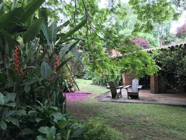 Casa com 2618m² 4 quartos e 5 banheiros, à venda, no bairro Chácara São João em Carapicuíba