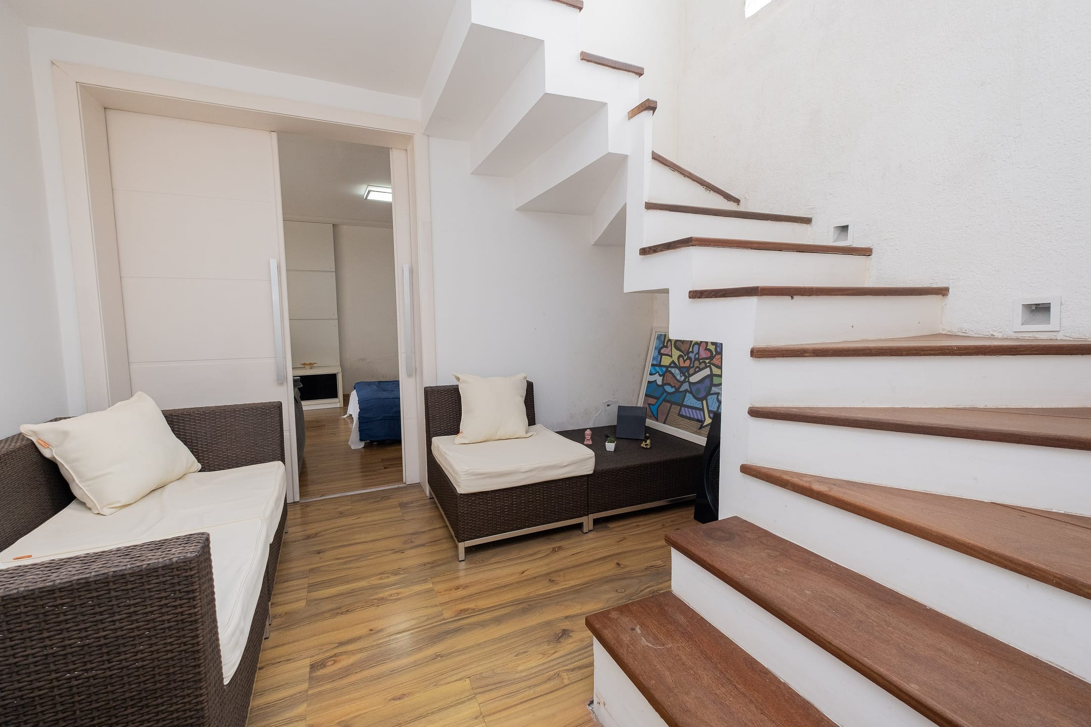 Casa à venda no Areal, Pelotas - 215 m², 3 quartos (ambos suítes), lareira, acabamentos de alto padrão e pátio com piscina. - 11
