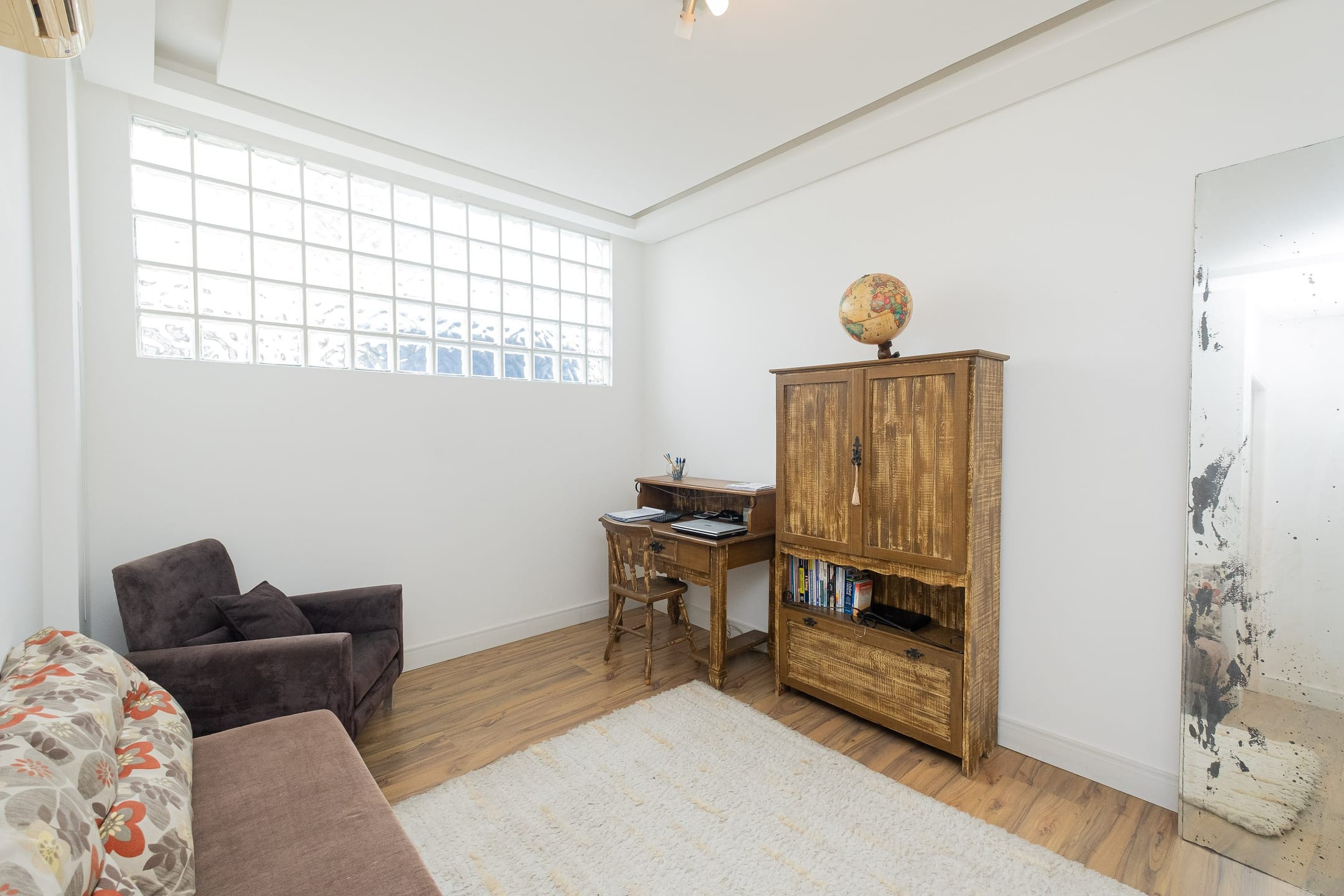 Casa à venda no Areal, Pelotas - 215 m², 3 quartos (ambos suítes), lareira, acabamentos de alto padrão e pátio com piscina. - 18