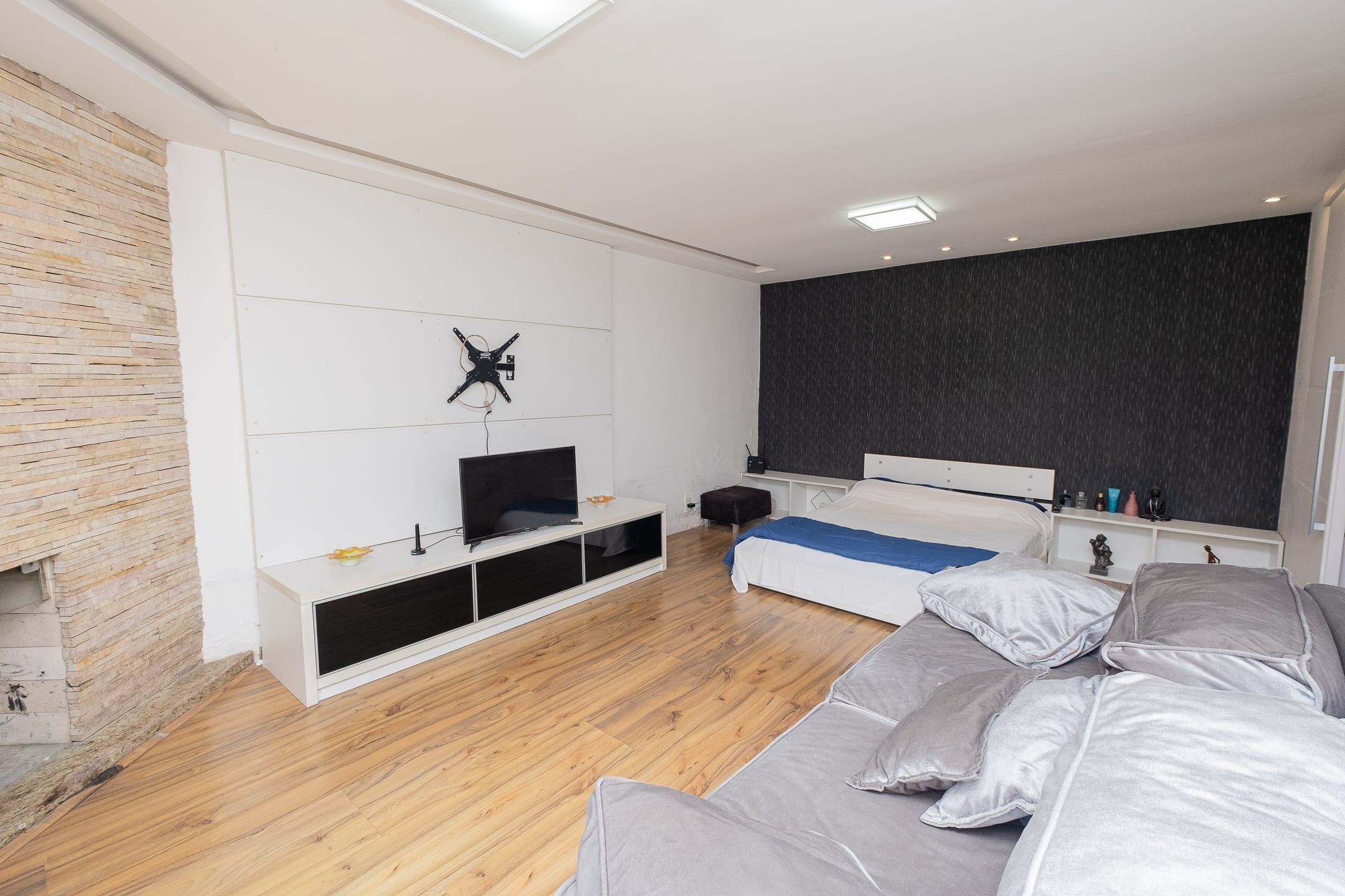 Casa à venda no Areal, Pelotas - 215 m², 3 quartos (ambos suítes), lareira, acabamentos de alto padrão e pátio com piscina. - 8