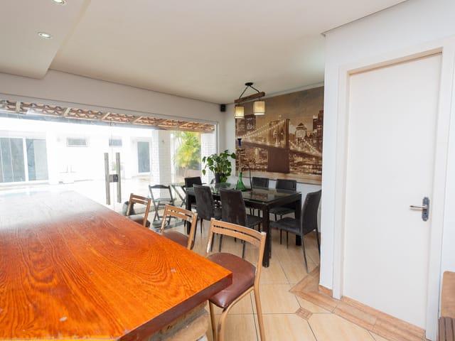 Casa com 215m² 2 quartos e 3 banheiros, à venda, no bairro Areal em Pelotas