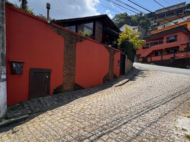 Casa com 350m², à venda, no bairro Bairro Mauá em Petrópolis