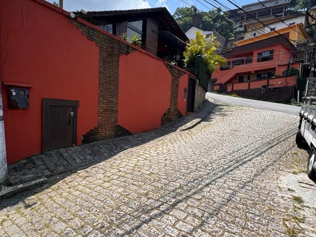 Casa com 350m², à venda, no bairro Bairro Mauá em Petrópolis