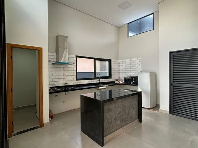 Casa com 670m² 4 quartos e 6 banheiros, à venda, no bairro Urbanova em São José dos Campos