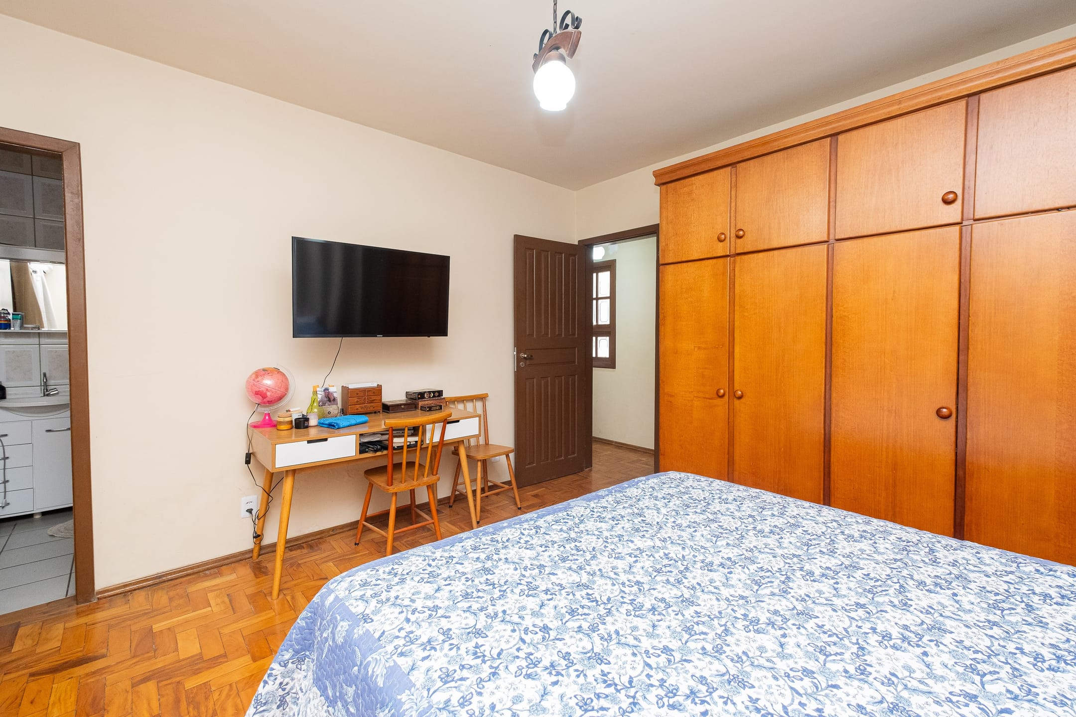 Casa à venda nas Três Vendas, Pelotas - 204 m², 4 quartos (sendo 1 suíte), área de lazer com churrasqueira, garagem coberta e pátio. - 8