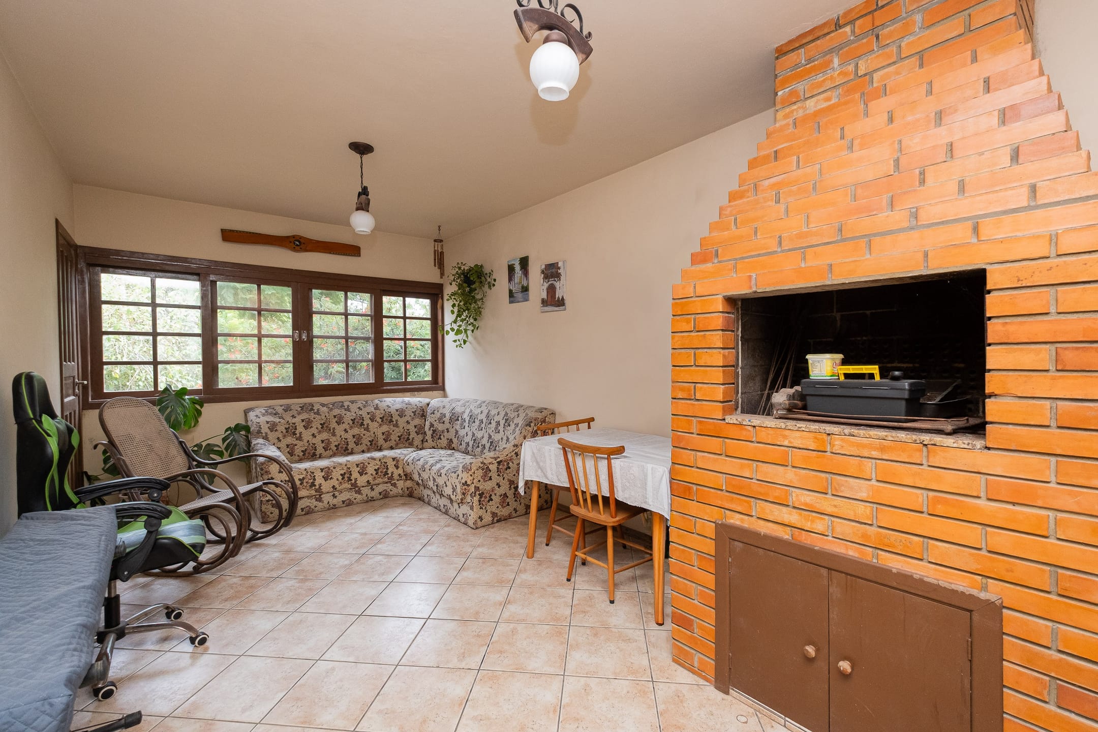 Casa à venda nas Três Vendas, Pelotas - 204 m², 4 quartos (sendo 1 suíte), área de lazer com churrasqueira, garagem coberta e pátio. - 12