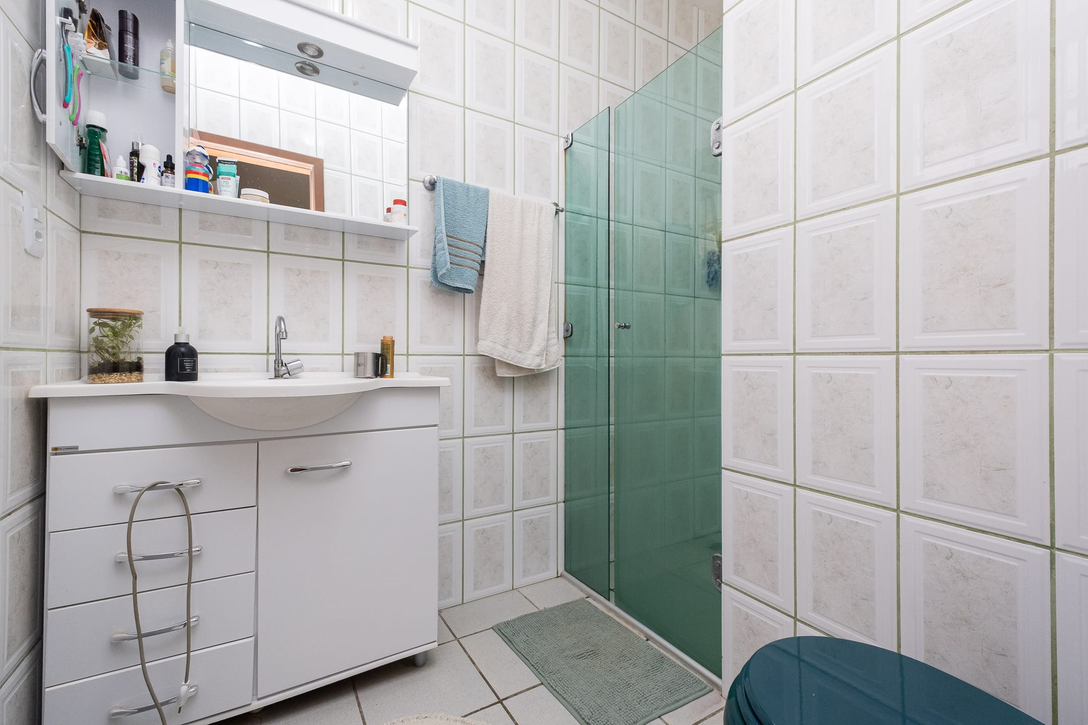 Casa à venda nas Três Vendas, Pelotas - 204 m², 4 quartos (sendo 1 suíte), área de lazer com churrasqueira, garagem coberta e pátio. - 9