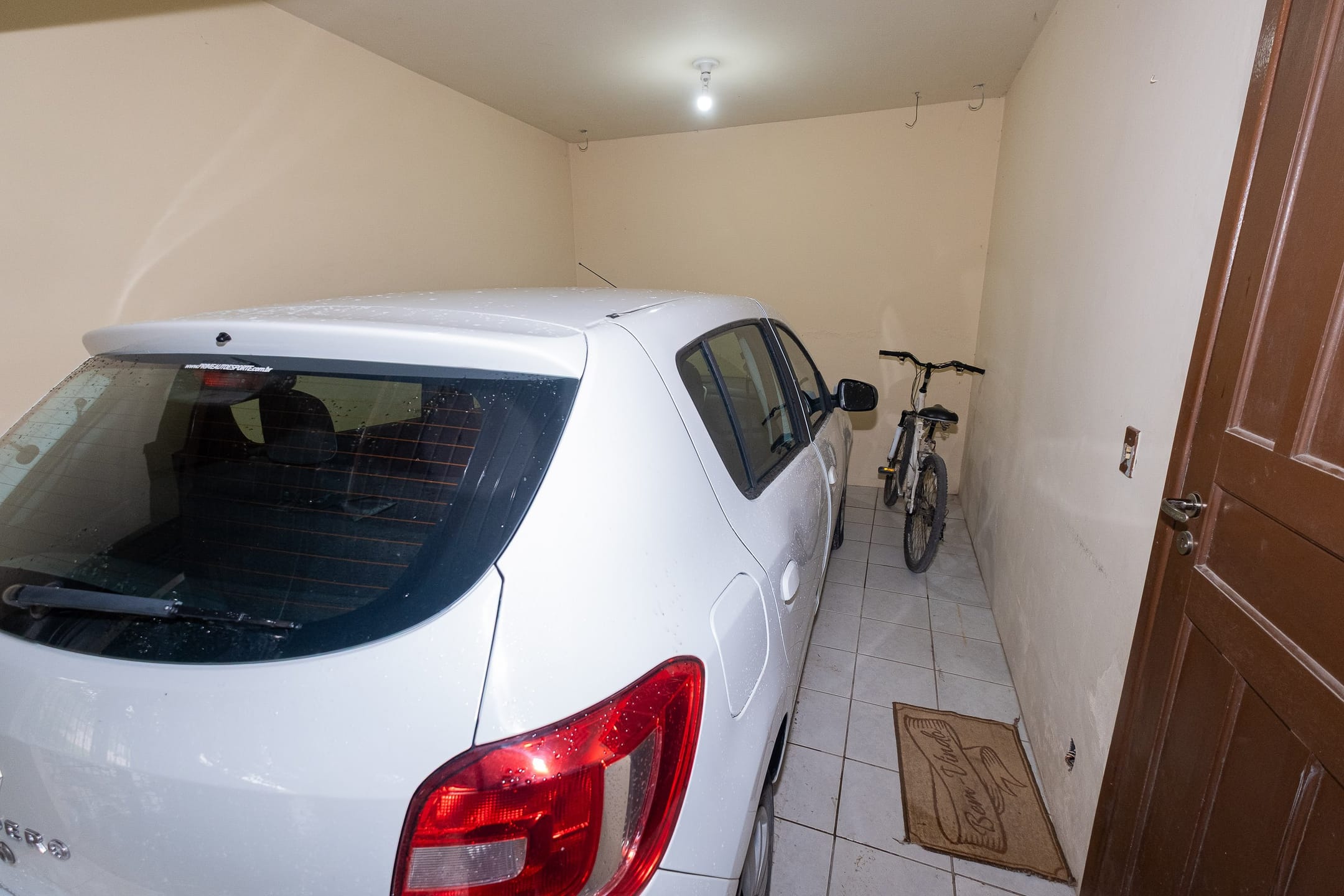 Casa à venda nas Três Vendas, Pelotas - 204 m², 4 quartos (sendo 1 suíte), área de lazer com churrasqueira, garagem coberta e pátio. - 15