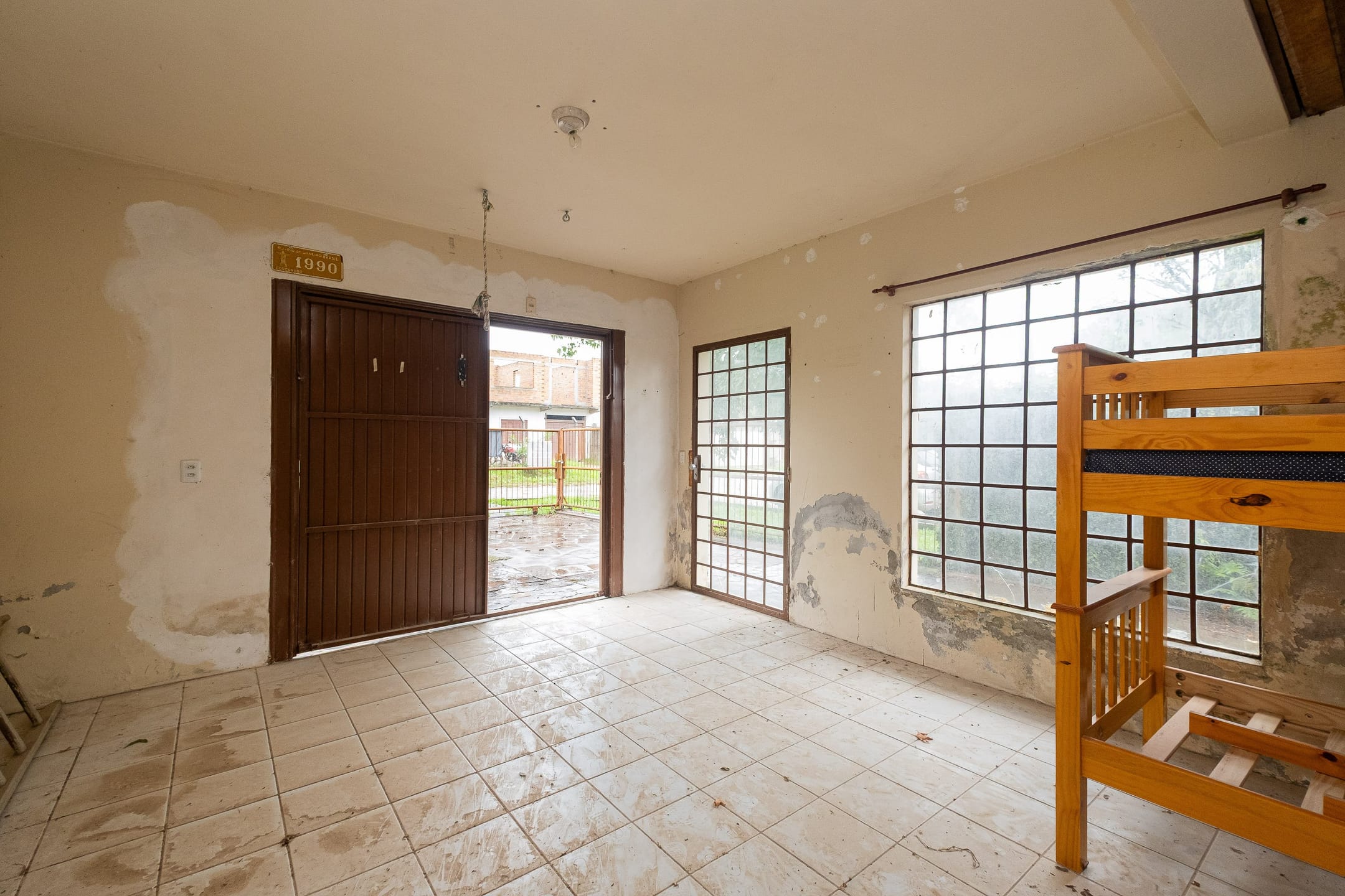 Casa à venda nas Três Vendas, Pelotas - 204 m², 4 quartos (sendo 1 suíte), área de lazer com churrasqueira, garagem coberta e pátio. - 17