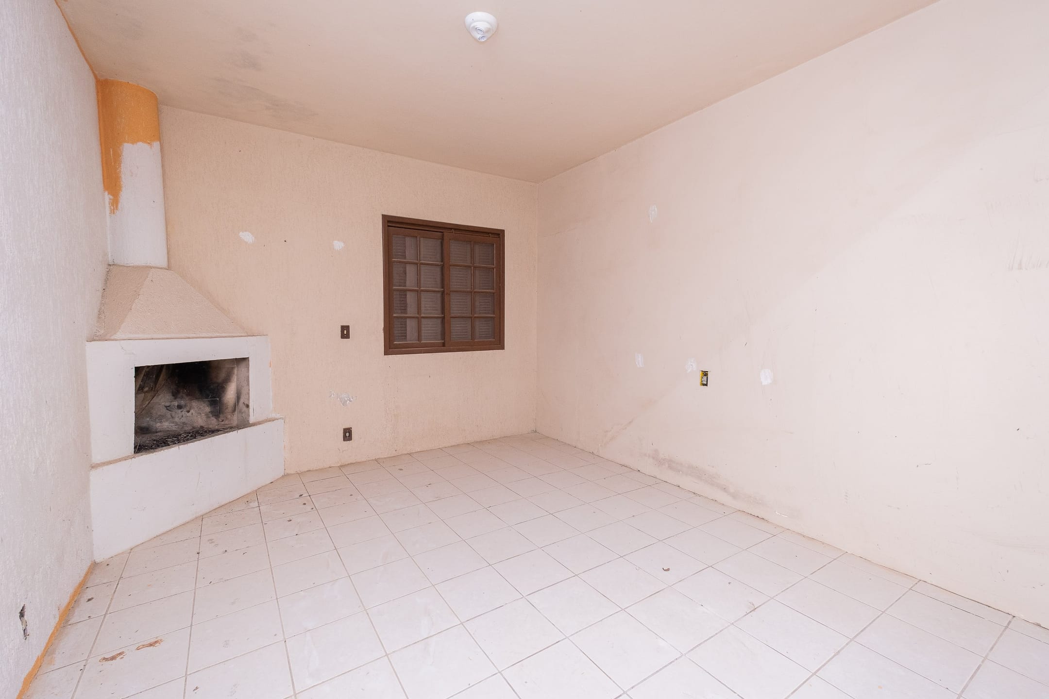 Casa à venda nas Três Vendas, Pelotas - 204 m², 4 quartos (sendo 1 suíte), área de lazer com churrasqueira, garagem coberta e pátio. - 19