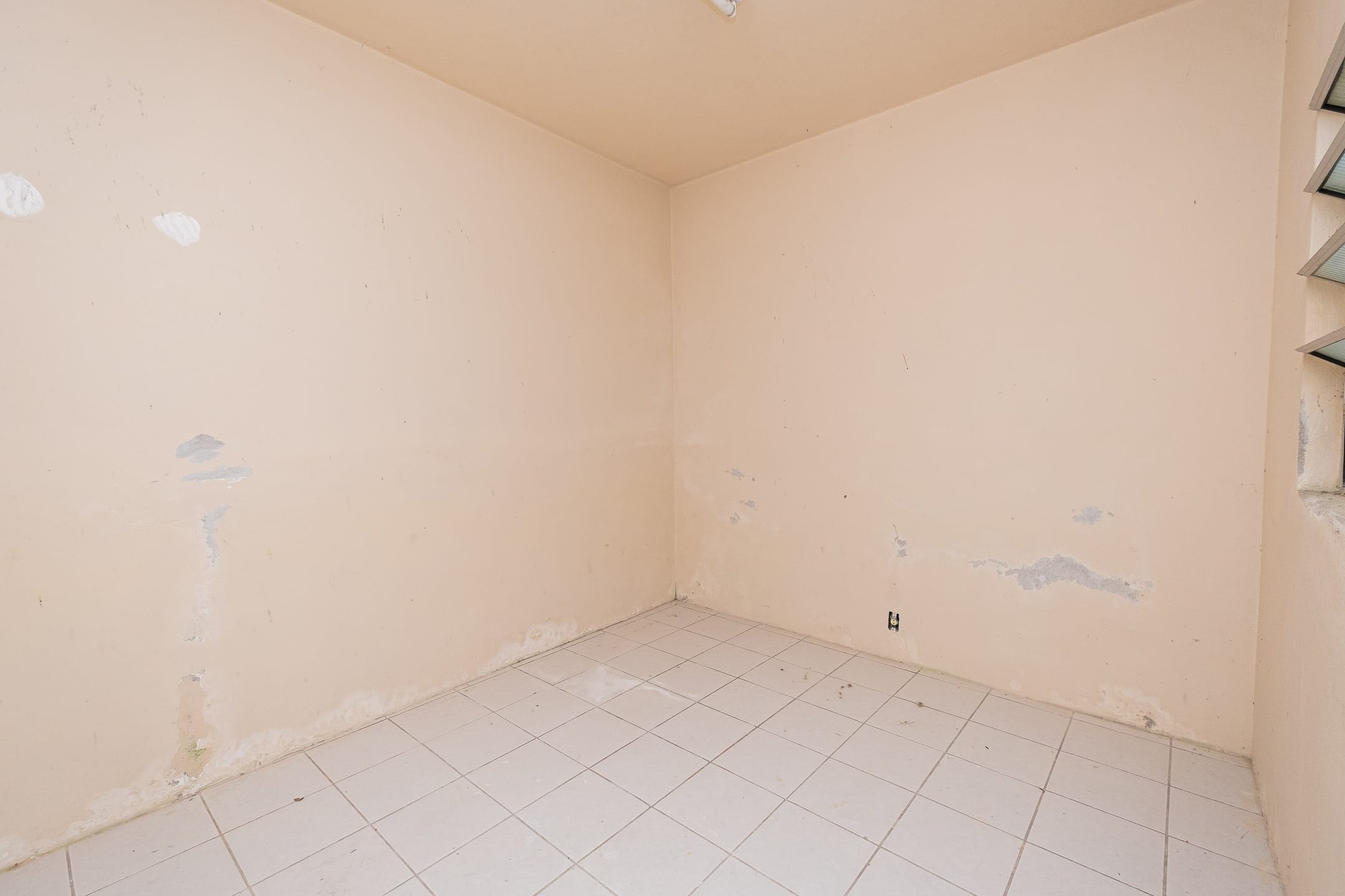 Casa à venda nas Três Vendas, Pelotas - 204 m², 4 quartos (sendo 1 suíte), área de lazer com churrasqueira, garagem coberta e pátio. - 21
