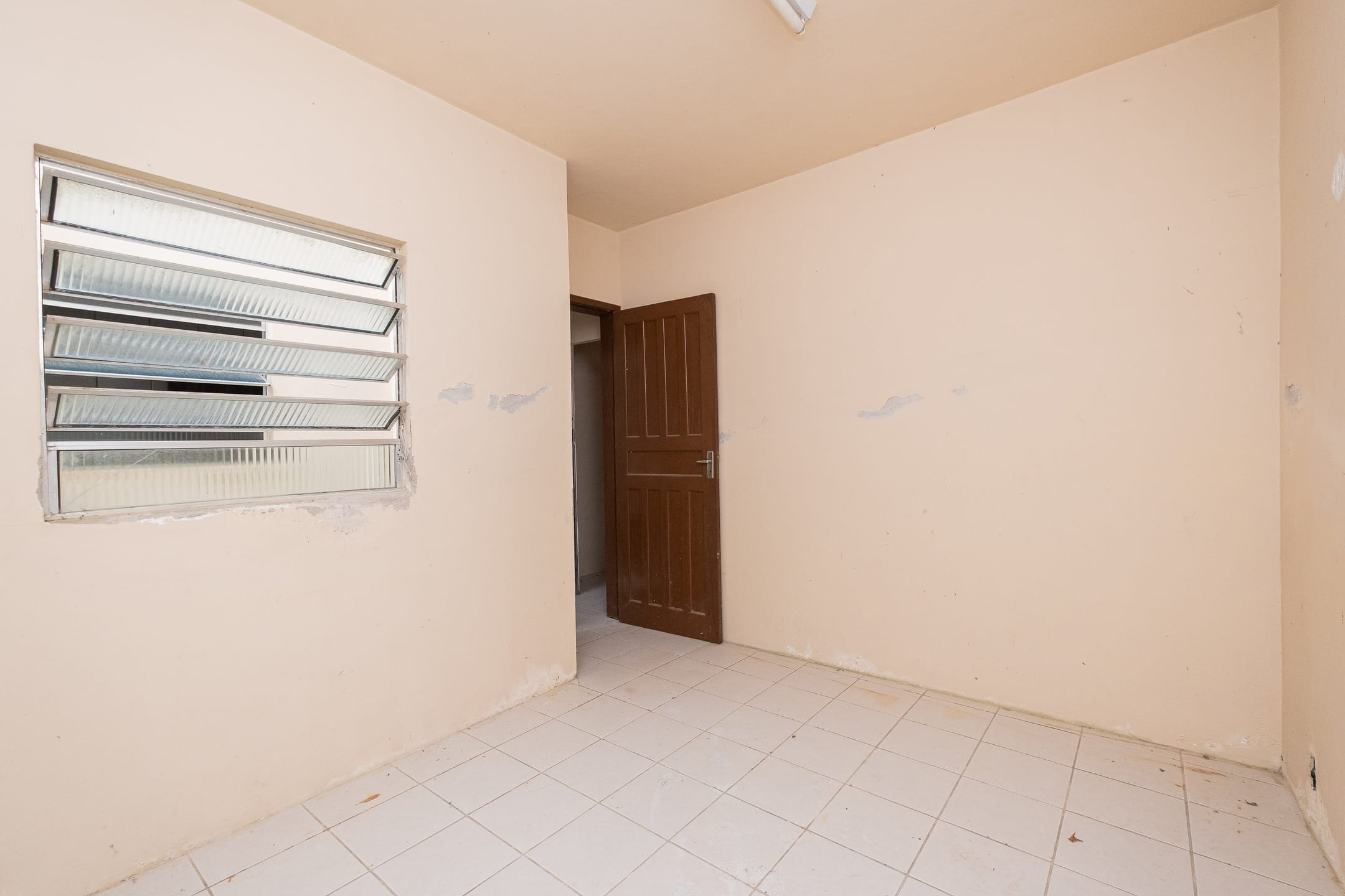 Casa à venda nas Três Vendas, Pelotas - 204 m², 4 quartos (sendo 1 suíte), área de lazer com churrasqueira, garagem coberta e pátio. - 22