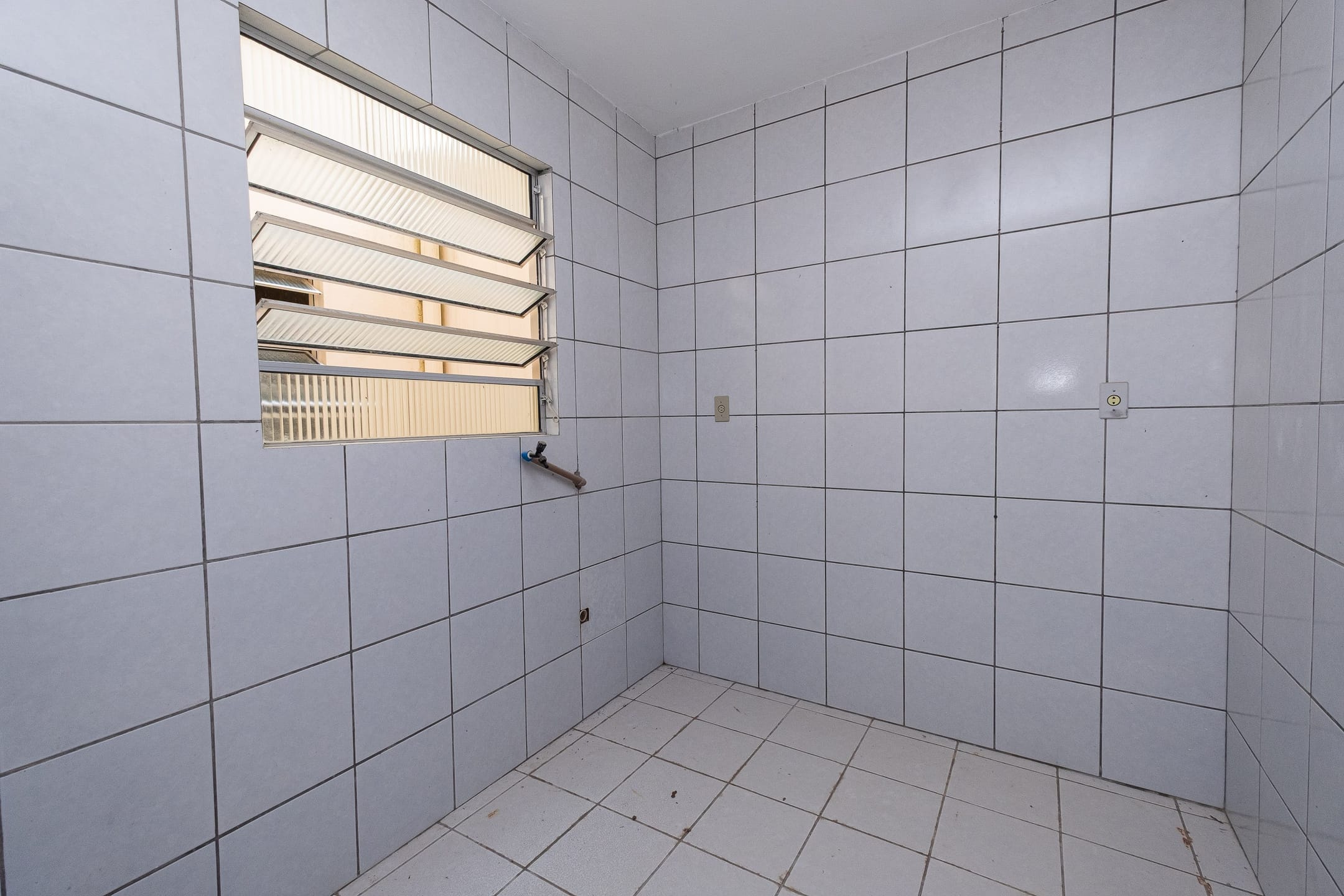 Casa à venda nas Três Vendas, Pelotas - 204 m², 4 quartos (sendo 1 suíte), área de lazer com churrasqueira, garagem coberta e pátio. - 23