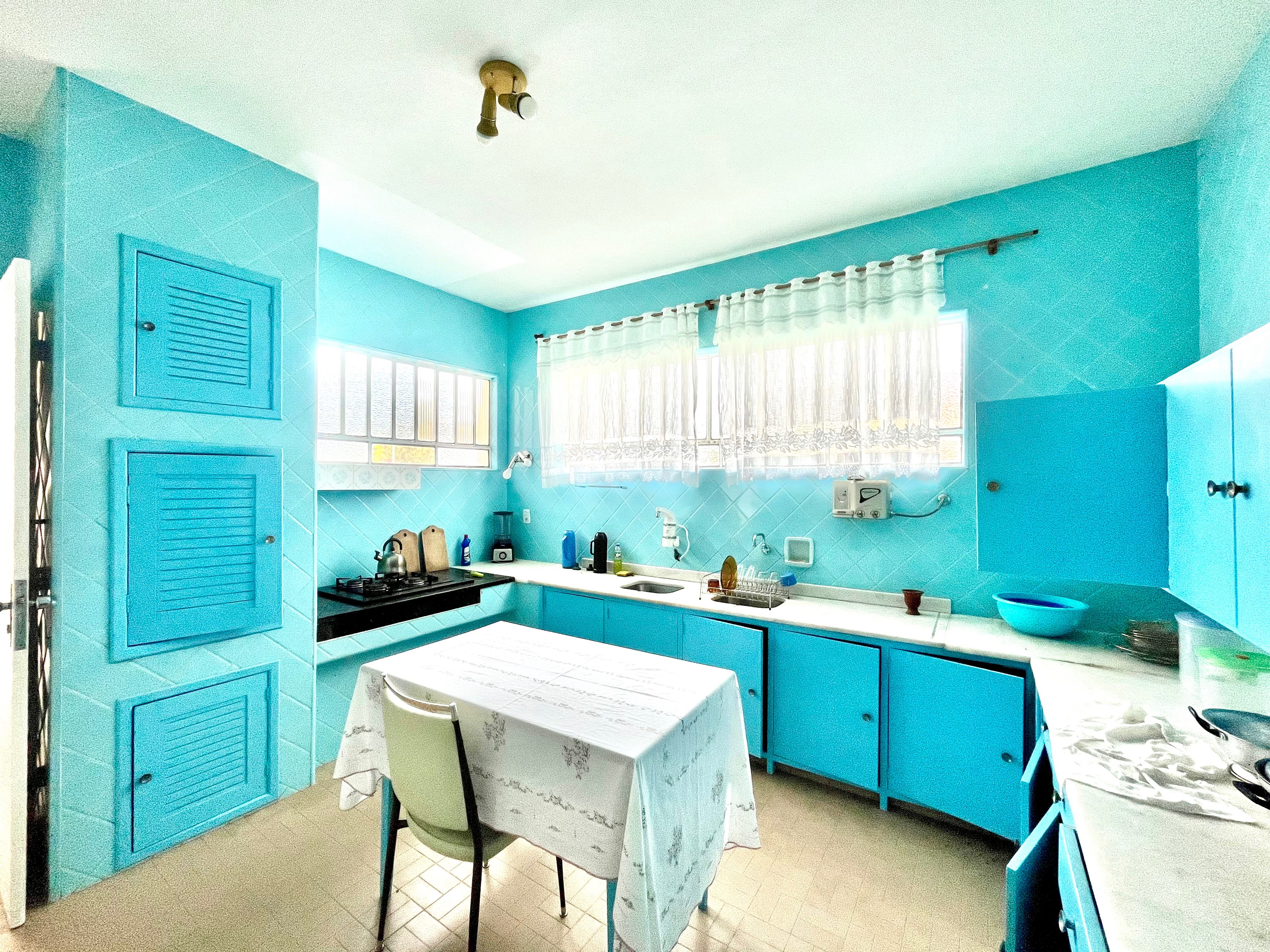 Casa à venda no centro de Pelotas - 280 m², 5 quartos, 2 banheiros, lareira, garagem coberta e amplo terreno. - 6