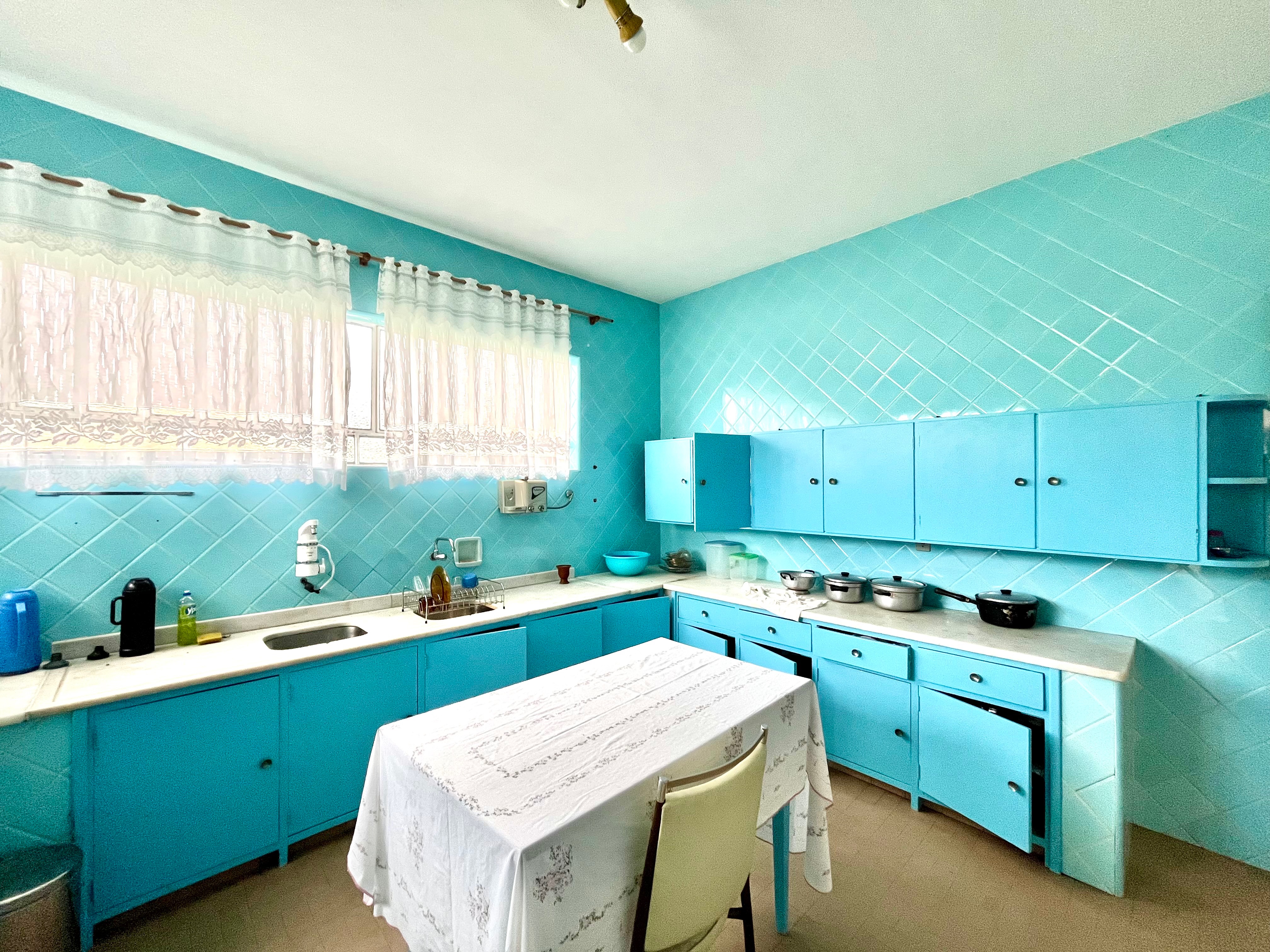 Casa à venda no centro de Pelotas - 280 m², 5 quartos, 2 banheiros, lareira, garagem coberta e amplo terreno. - 7